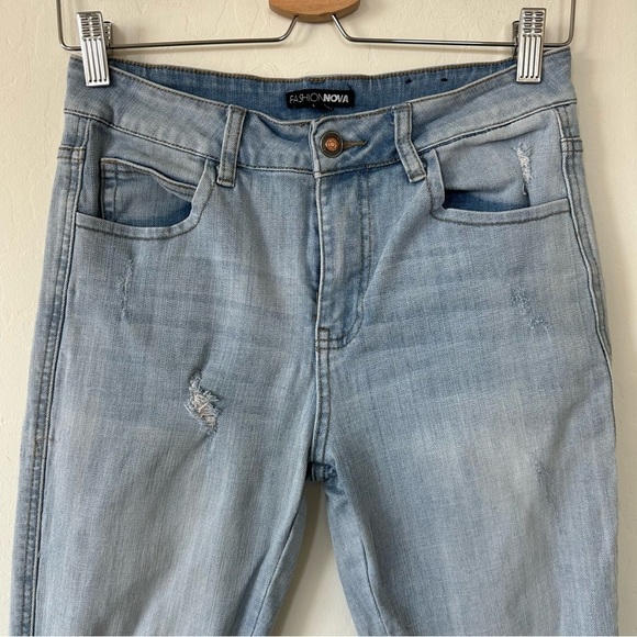 Boho Distressed Light Wash Rough Drop Hem Flare Bell Bottom Jeans Size 7 - Picture 5 of 13